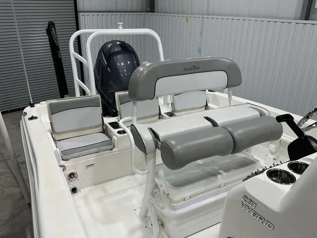 Slide: The Image of NauticStar 231 Hybrid 2021 - 20