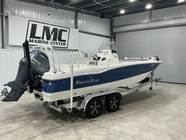 Slide: The Image of NauticStar 231 Hybrid 2021 - 3