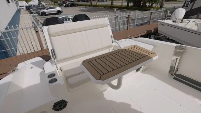 Slide: The Image of Boston Whaler 280 Dauntless 2024 - 12