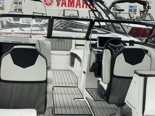 Slide: The Image of Yamaha 252SD 2026 - 7