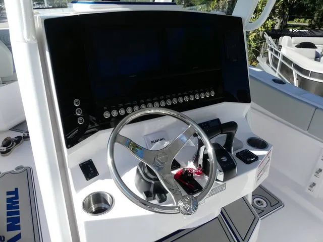 Slide: The Image of Twin Vee 260 Center Console GFX2 2026 - 11