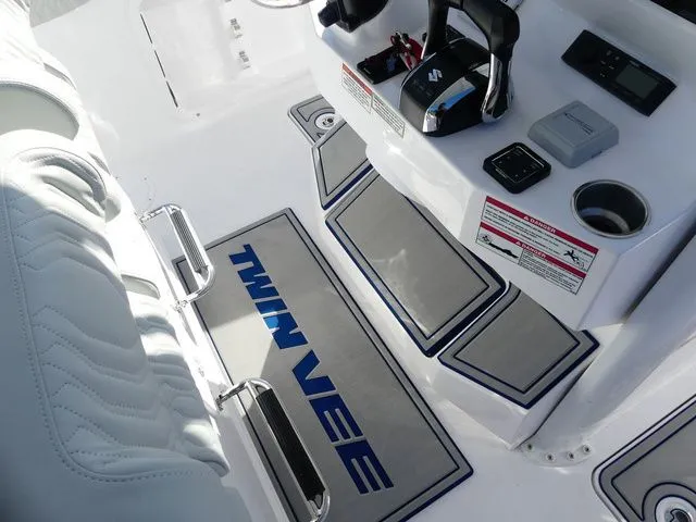 Slide: The Image of Twin Vee 260 Center Console GFX2 2026 - 15