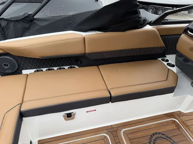 Slide: The Image of Cobalt R31 Sterndrive 2026 - 11