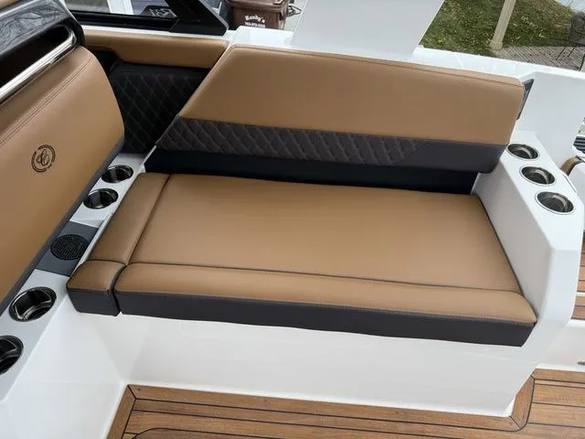 Slide: The Image of Cobalt R31 Sterndrive 2026 - 16