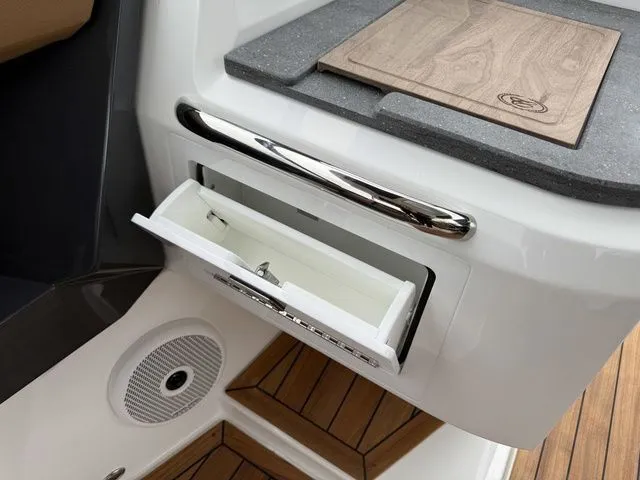 Slide: The Image of Cobalt R31 Sterndrive 2026 - 25