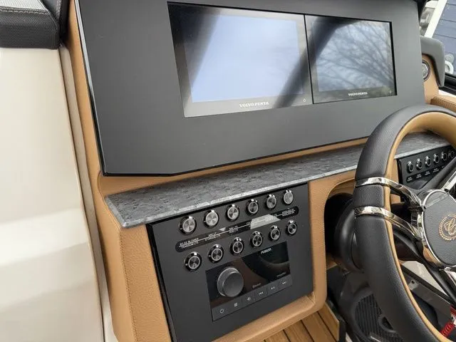 Slide: The Image of Cobalt R31 Sterndrive 2026 - 33