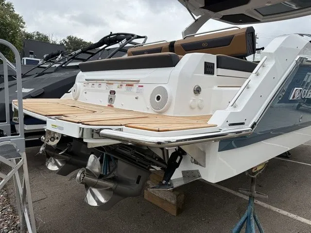 Slide: The Image of Cobalt R31 Sterndrive 2026 - 4