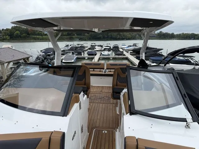 Slide: The Image of Cobalt R31 Sterndrive 2026 - 50