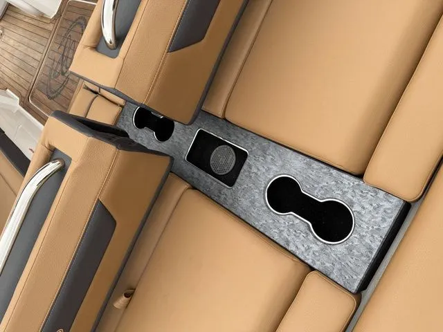 Slide: The Image of Cobalt R31 Sterndrive 2026 - 8