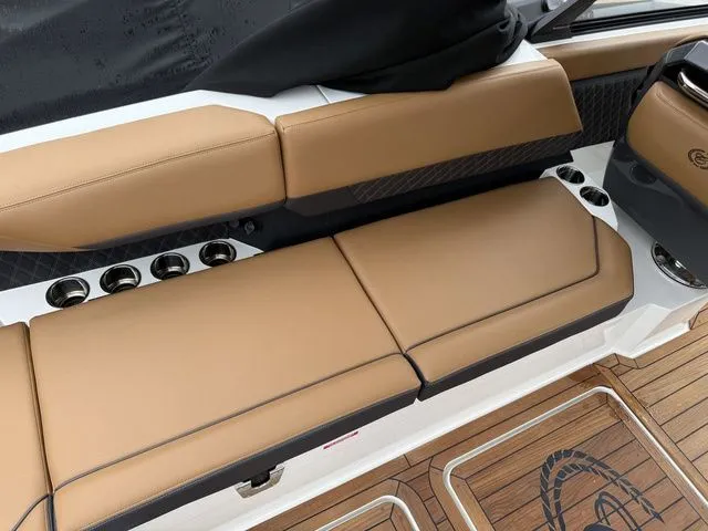 Slide: The Image of Cobalt R31 Sterndrive 2026 - 12