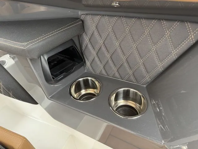 Slide: The Image of Cobalt R31 Sterndrive 2026 - 23