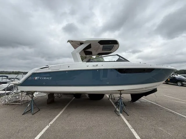 Slide: The Image of Cobalt R31 Sterndrive 2026 - 3