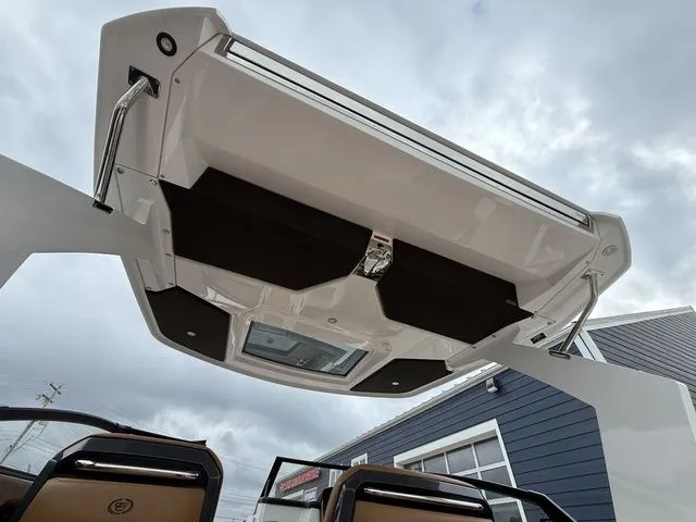 Slide: The Image of Cobalt R31 Sterndrive 2026 - 52