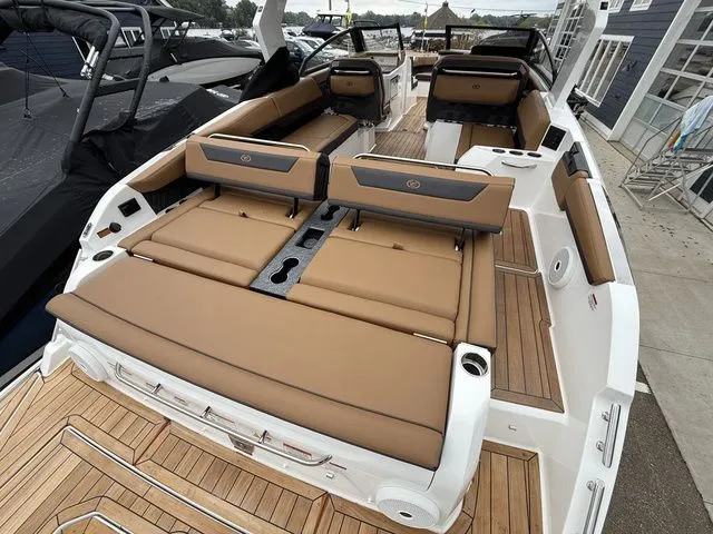 Slide: The Image of Cobalt R31 Sterndrive 2026 - 6