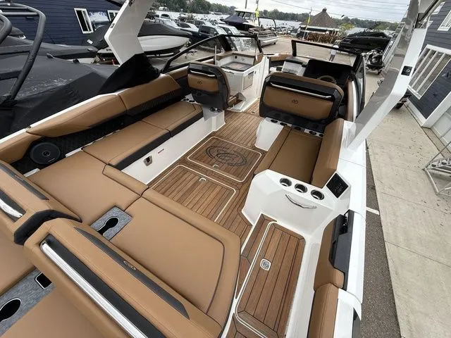 Slide: The Image of Cobalt R31 Sterndrive 2026 - 9