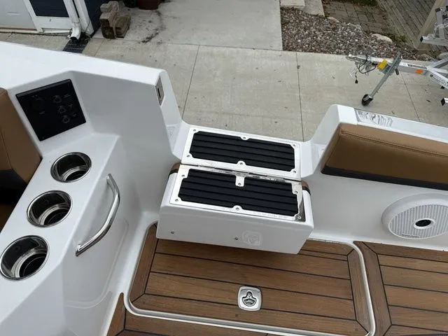 Slide: The Image of Cobalt R31 Sterndrive 2026 - 15