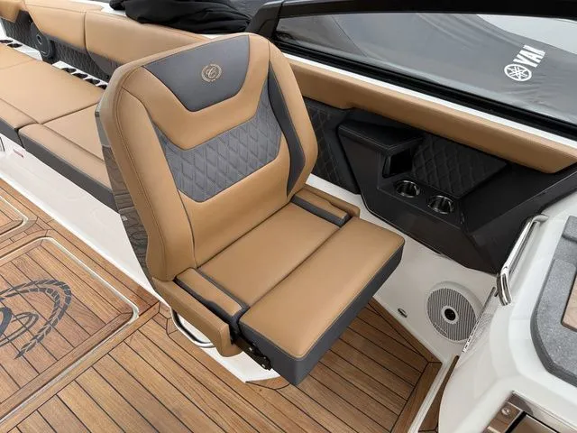 Slide: The Image of Cobalt R31 Sterndrive 2026 - 21