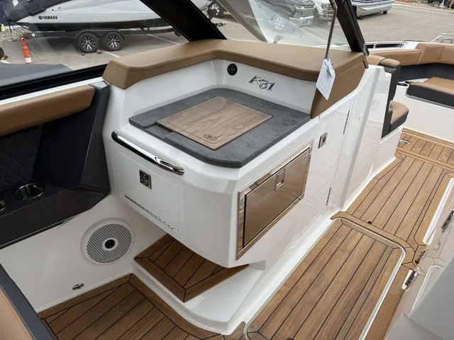 Slide: The Image of Cobalt R31 Sterndrive 2026 - 24