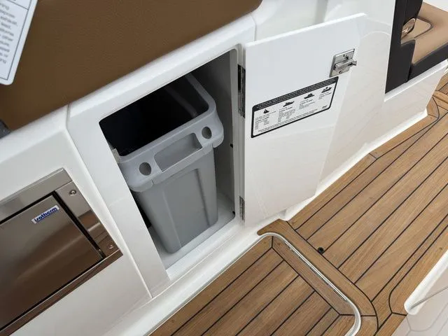 Slide: The Image of Cobalt R31 Sterndrive 2026 - 28