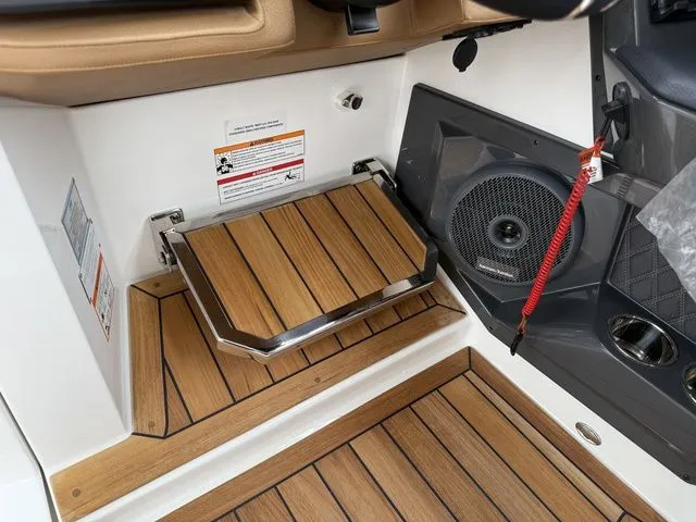 Slide: The Image of Cobalt R31 Sterndrive 2026 - 37