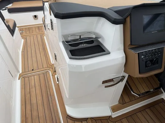 Slide: The Image of Cobalt R31 Sterndrive 2026 - 38