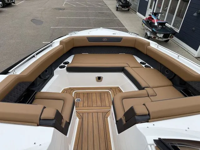 Slide: The Image of Cobalt R31 Sterndrive 2026 - 42