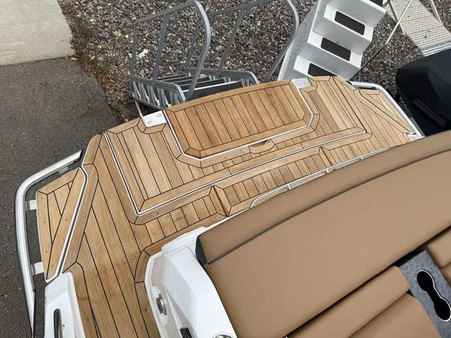 Slide: The Image of Cobalt R31 Sterndrive 2026 - 5