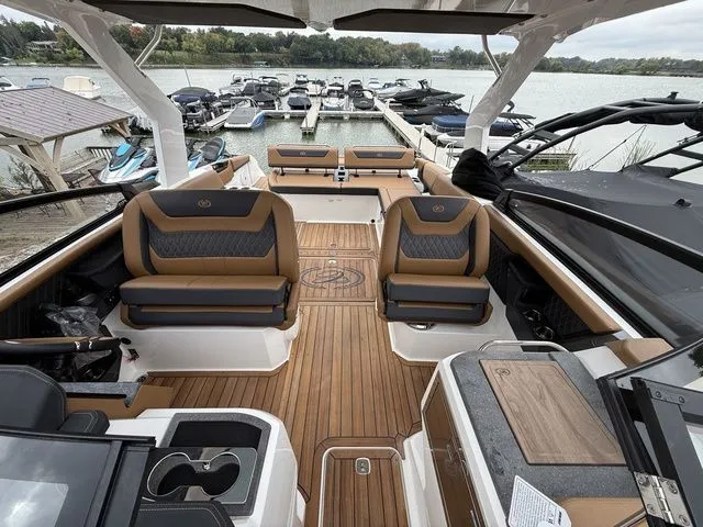 Slide: The Image of Cobalt R31 Sterndrive 2026 - 51