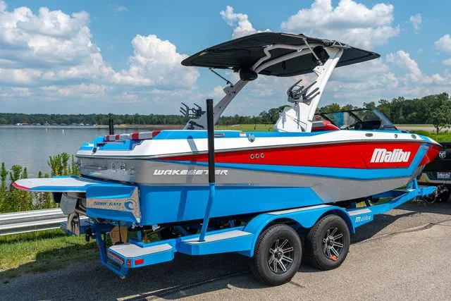 Slide: The Image of Malibu Wakesetter 21 LX 2025 - 3