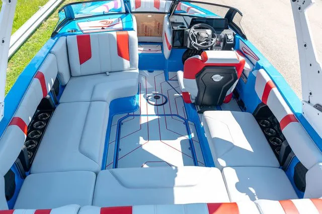 Slide: The Image of Malibu Wakesetter 21 LX 2025 - 5