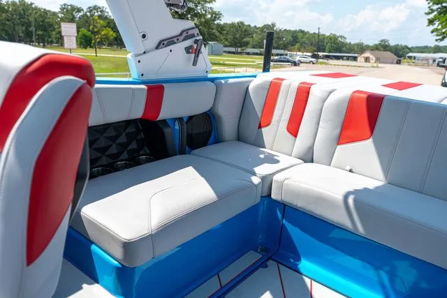 Slide: The Image of Malibu Wakesetter 21 LX 2025 - 7