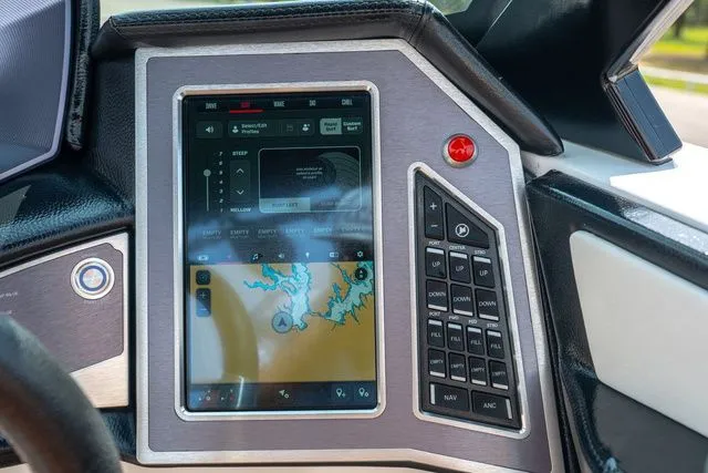 Slide: The Image of MasterCraft X22 2022 - 12