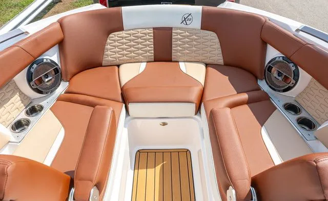 Slide: The Image of MasterCraft X22 2022 - 13