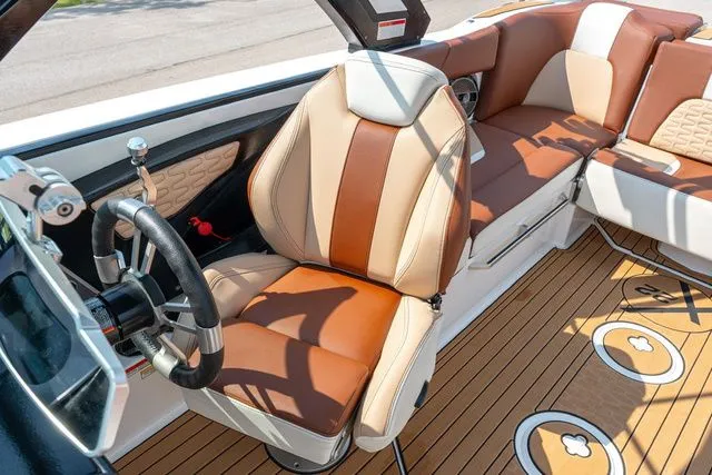 Slide: The Image of MasterCraft X22 2022 - 16