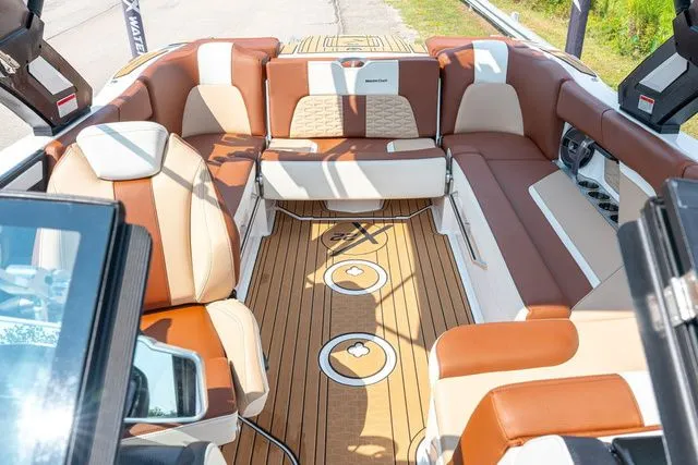 Slide: The Image of MasterCraft X22 2022 - 17