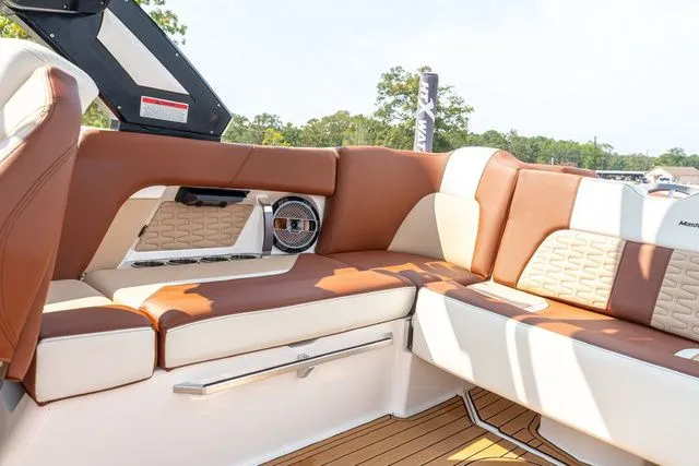 Slide: The Image of MasterCraft X22 2022 - 19