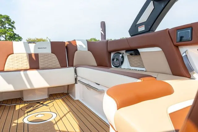 Slide: The Image of MasterCraft X22 2022 - 20