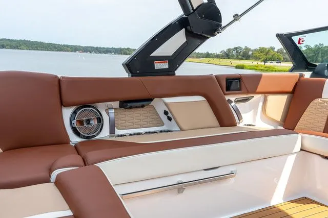 Slide: The Image of MasterCraft X22 2022 - 21