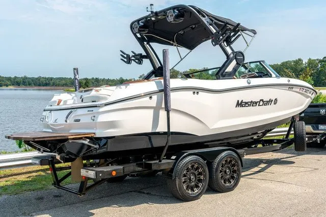 Slide: The Image of MasterCraft X22 2022 - 3