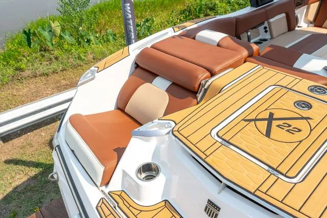 Slide: The Image of MasterCraft X22 2022 - 4