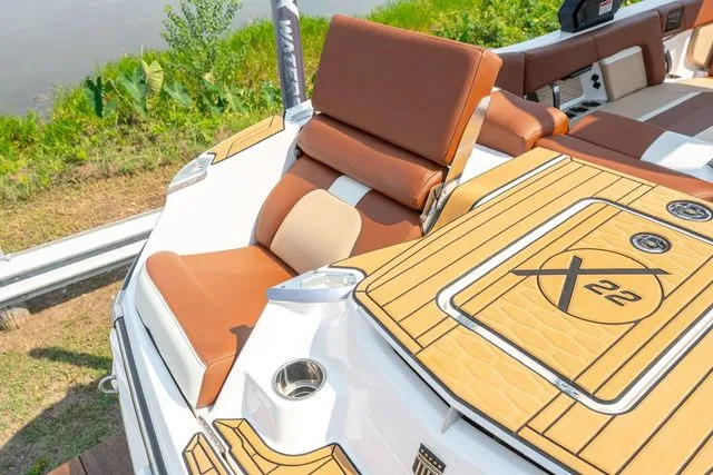 Slide: The Image of MasterCraft X22 2022 - 5