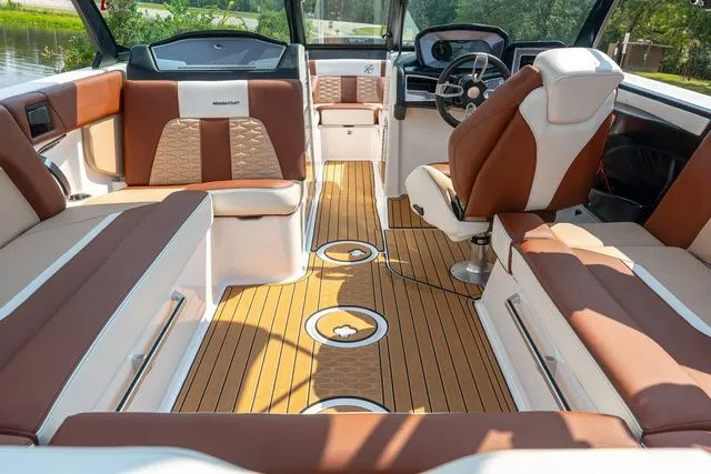 Slide: The Image of MasterCraft X22 2022 - 6