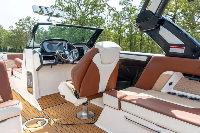 Slide: The Image of MasterCraft X22 2022 - 8