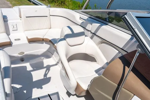 Slide: The Image of Four Winns H220 2008 - 9