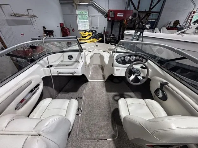 Slide: The Image of Stingray 195LX 2012 - 4