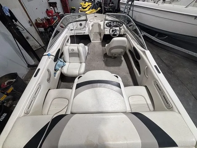 Slide: The Image of Stingray 195LX 2012 - 6