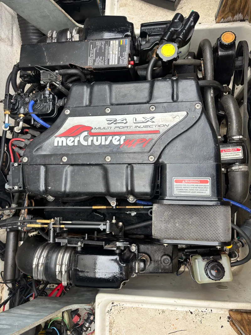 Slide: The Image of Sea Ray 240 Signature 1997 - 8