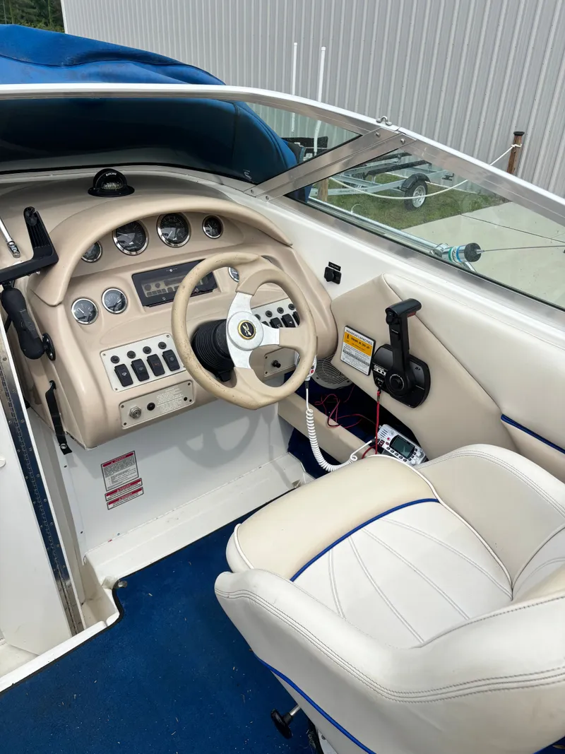 Slide: The Image of Sea Ray 240 Signature 1997 - 9