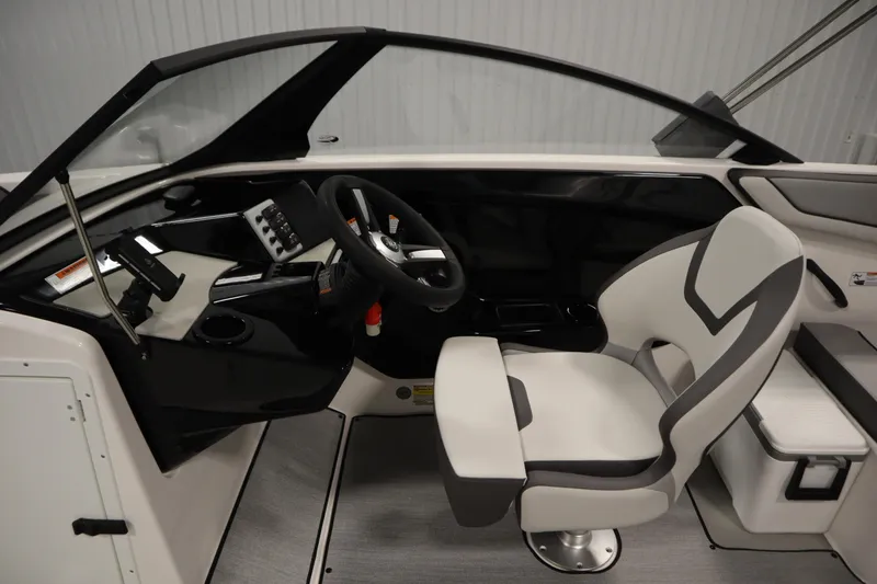 Slide: The Image of 2026 Yamaha Boats SX220 cockpit with modern steering and comfortable seating. - 18