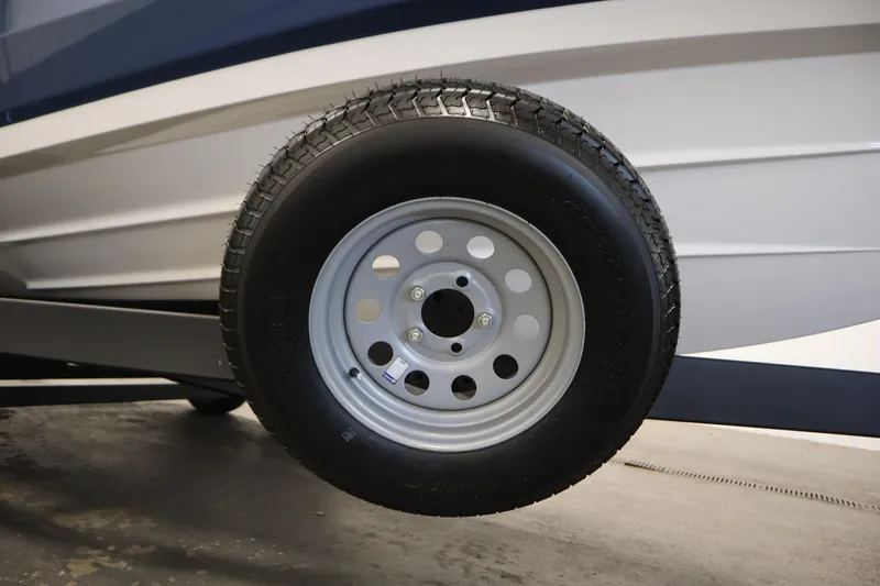 Slide: The Image of 2026 Yamaha Boats SX220 logo and handles on white surface. - 43